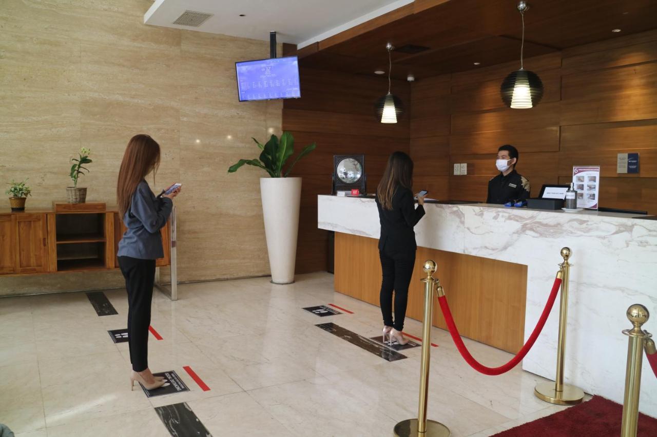 Grand Mercure Solo Baru Exterior foto