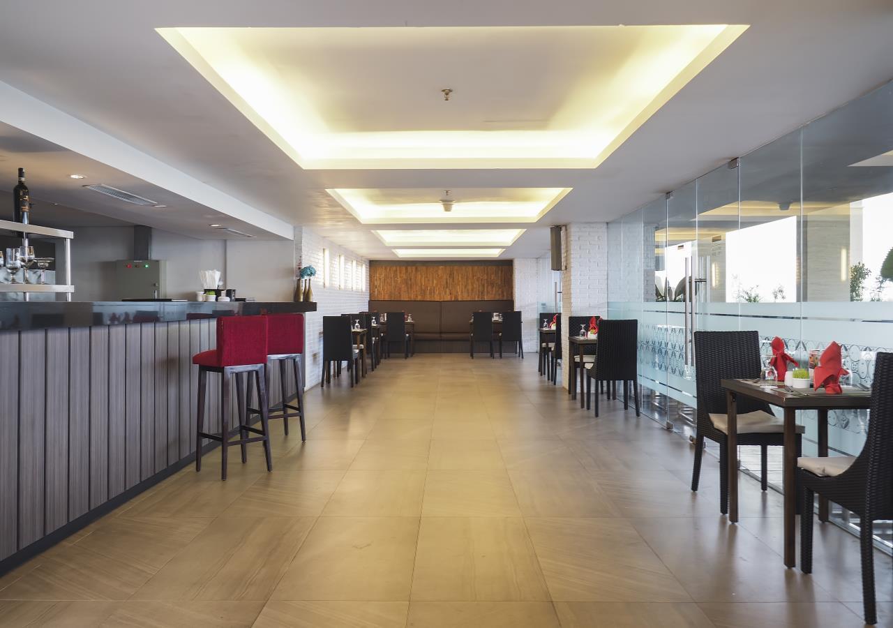 Grand Mercure Solo Baru Exterior foto